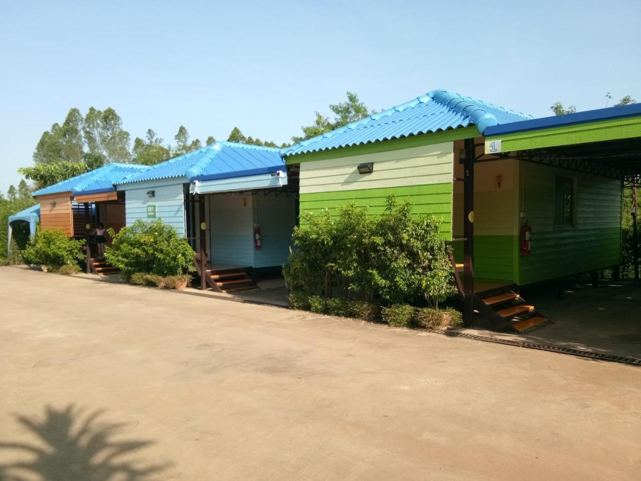 Hi Tech Resort Kabin Buri الغرفة الصورة