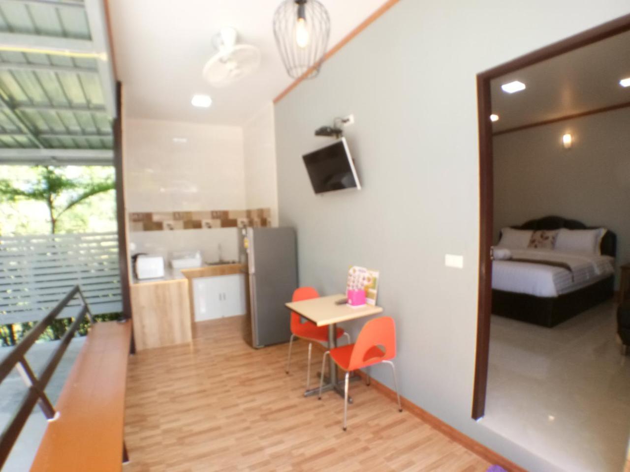 Hi Tech Resort Kabin Buri الغرفة الصورة